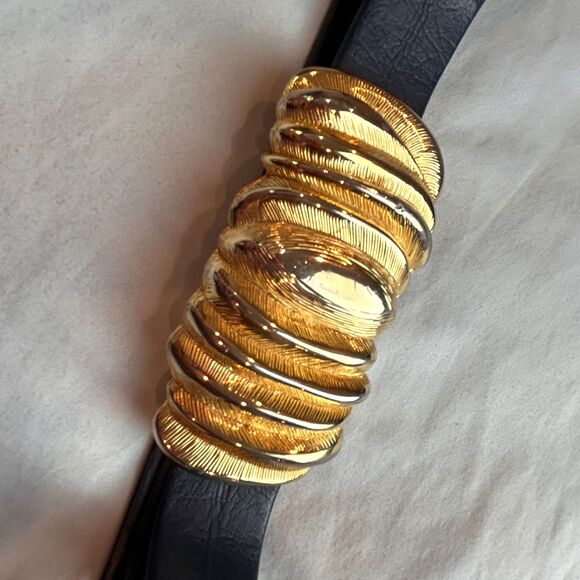 Vintage Dotty Smith Gold Tone Large Buckle Feathered Etched Blue Leather Belt main image 5